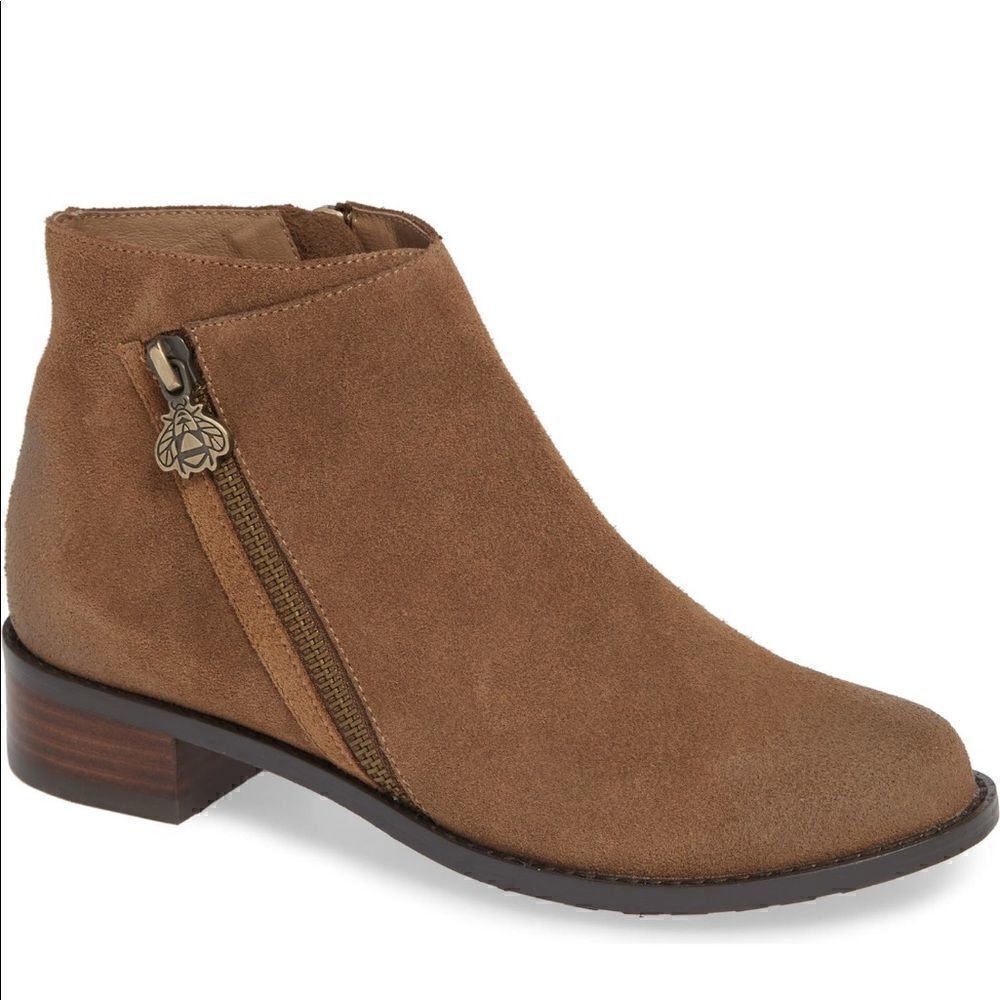 Bettye Muller Concept Women’s trinity leather upper/ lining bootie size 9,5 NIB